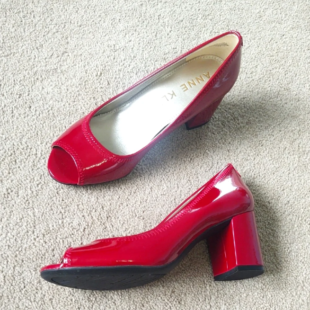 EUC Anne Klein red patent leather peeptoe block heel pumps